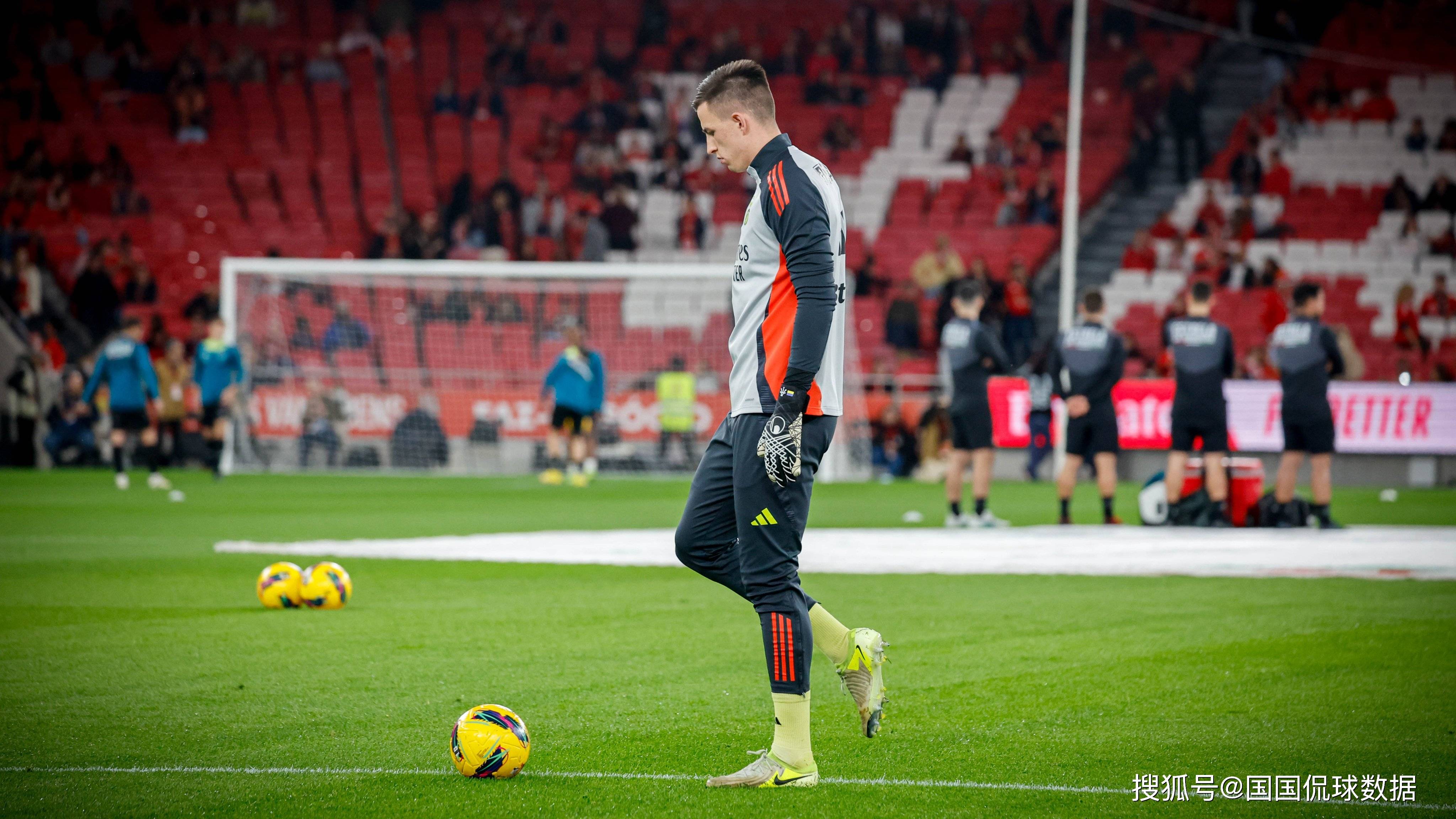 包含本菲卡远射贴柱备战亚冠莎拉波娃在巴塞罗那比赛中回归赛场，现场解说直呼：洛杉矶湖人调整名单备战葡超的词条