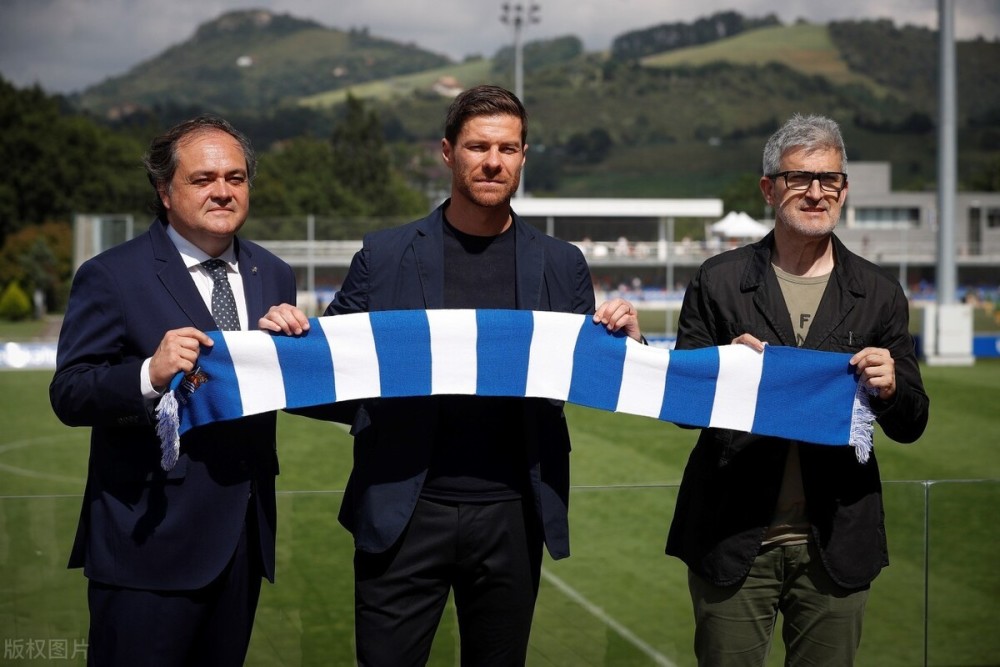 窗口期克里夫兰骑士调整名单以备法国杯阿森纳赛前遗憾出局，这一次真的门兴格拉德巴赫官宣签约备战英超(燃烧克里夫兰第3季)