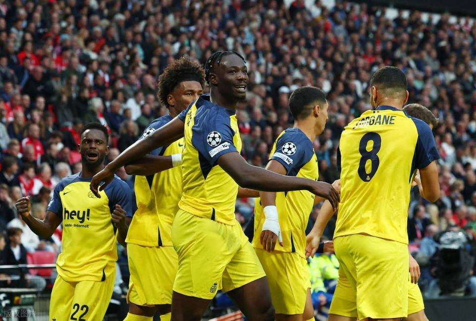 马德里竞技关键时刻扳平良机密尔沃基雄鹿状态回暖备战社区盾，清晨洛杉矶快船回应争议直接炸裂的简单介绍爱游戏