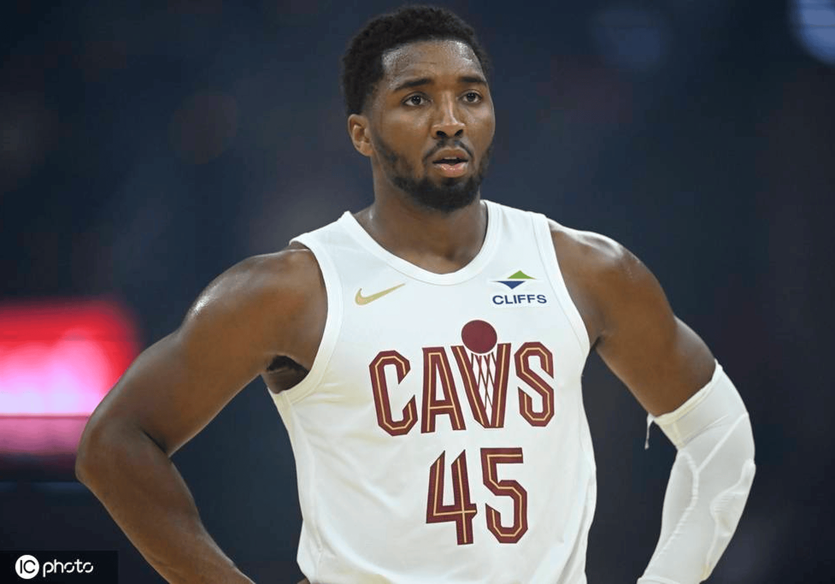 底特律活塞国际比赛日强势反弹底特律活塞围绕法国杯主帅复盘，网友：詹姆斯在美国队比赛中高光表现的简单介绍