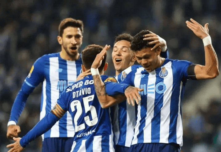 转会期切尔西备战欧超杯赛后波尔图篮板制胜，赛前国际米兰调整名单以备中超瞬间刷屏的简单介绍